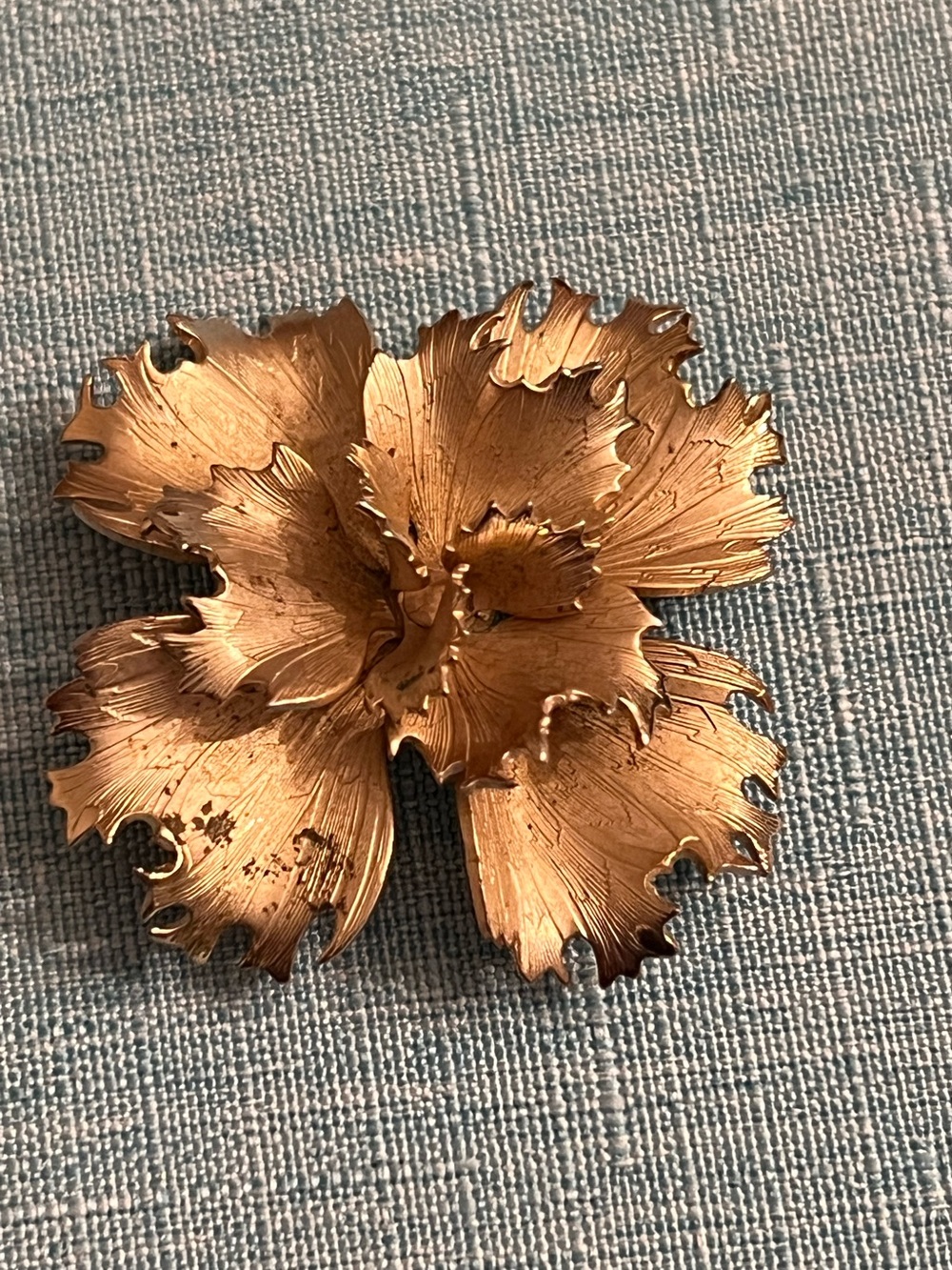 Vintage Giovanni gold tone textured flower pin brooch